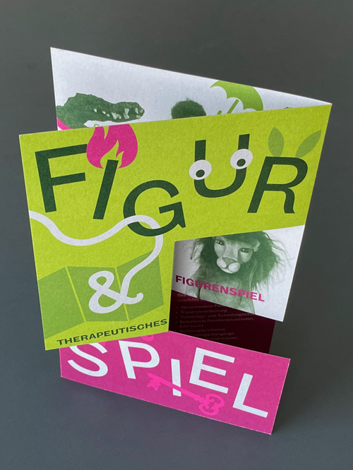 Faltkarte Figur und Spiel, Atelier für therapeutisches Figurenspiel, Sibilla Sconamiglio, Niederlenz